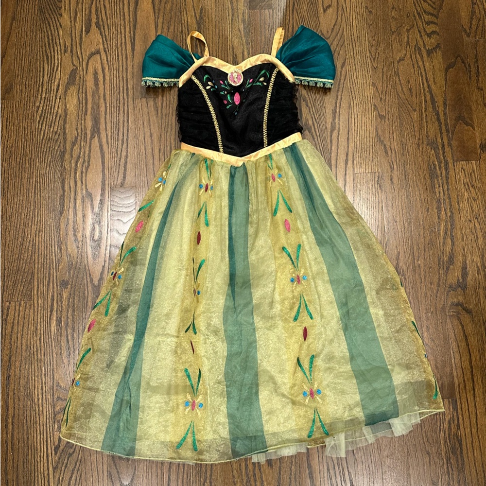 Disney Store Frozen, Anna’s Coronation Costume in Size 7/8
